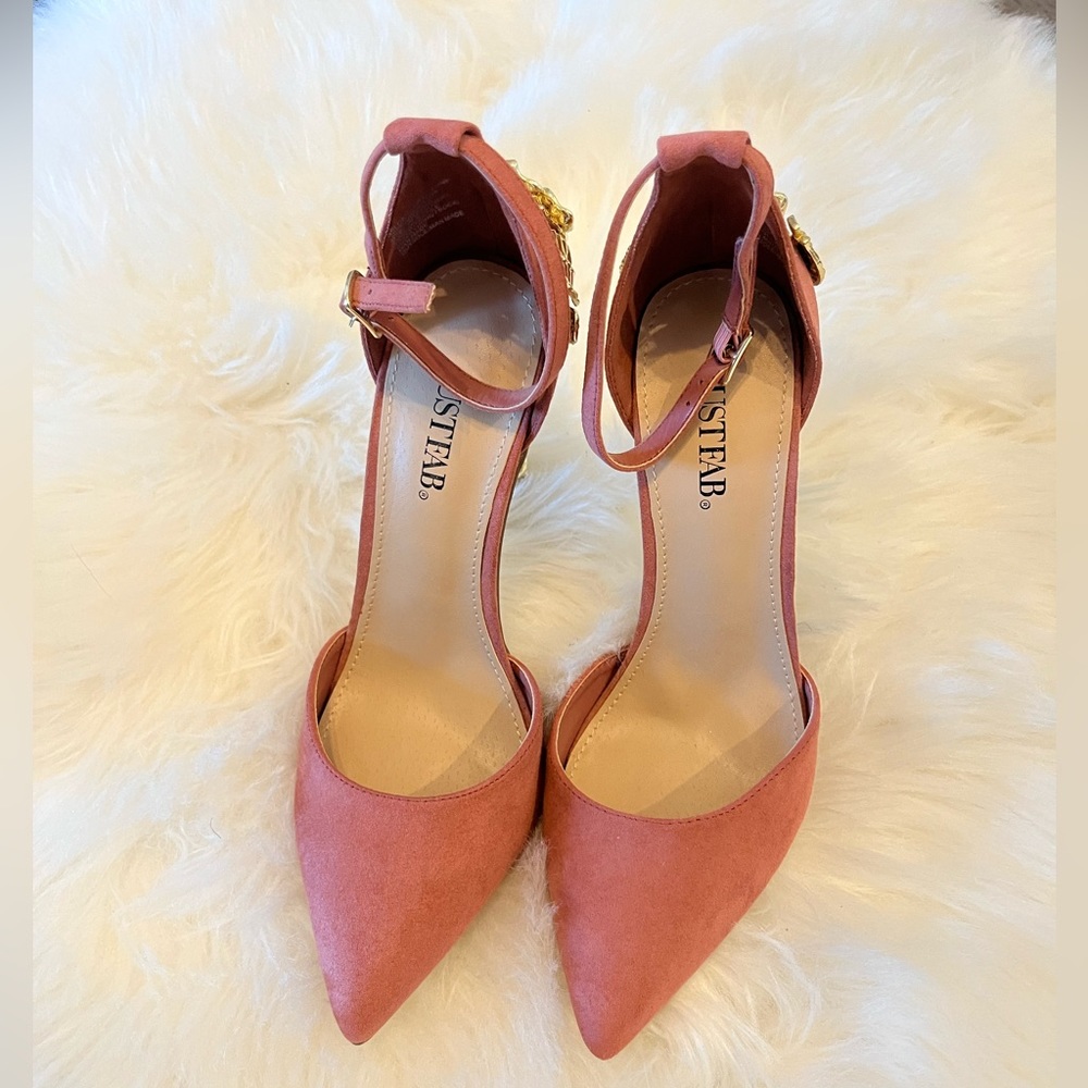 BNWOT Mauve Stiletto with Metal Carved Flower Heel